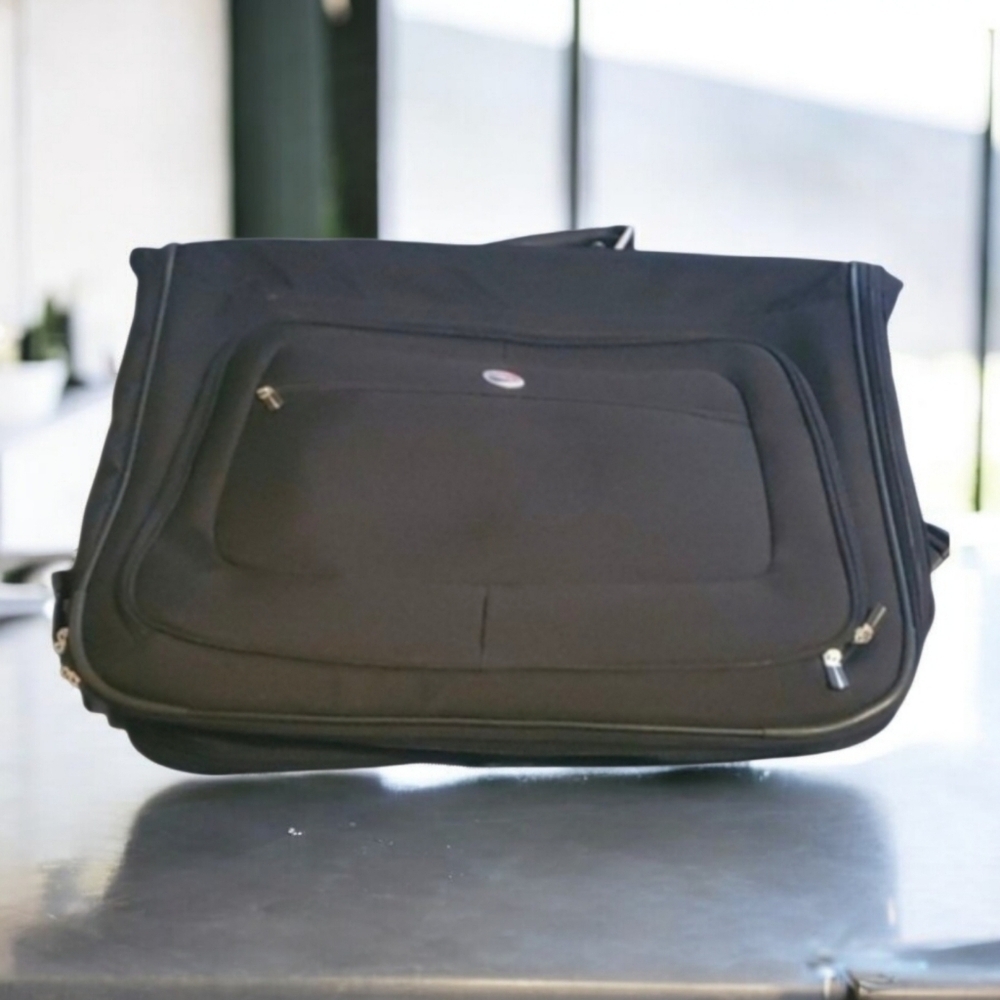 Folded garment bag American Tourister Vguc black exterior tannish grey interior